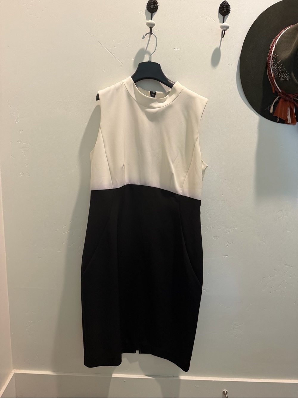 Halogen Two-Tone Sleeveless Midi Dress in White & Black
